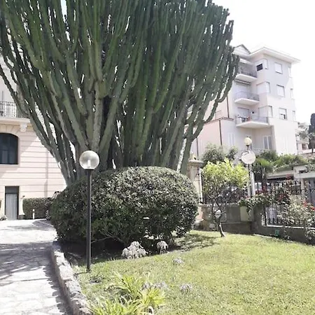 La Casa Di Anna, In Palazzina Liberty Fronte Parco 보르디게라
